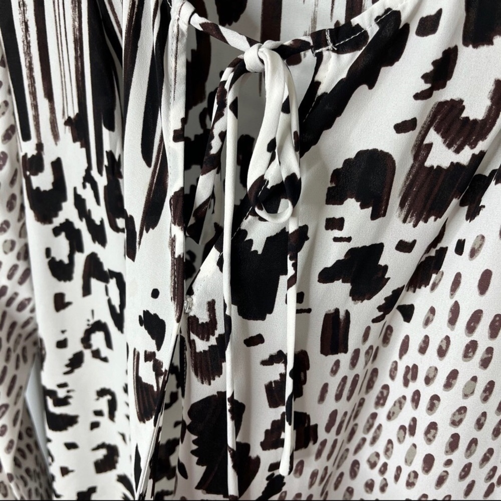 CAbi Skin Safari Animal Print Faux Wrap Blouse Size Medium Style 509 Long Sleeve - Picture 4 of 8
